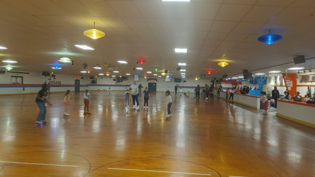 Intro and Level 1 (far end of floor) and Level 2 all building those skating skills!